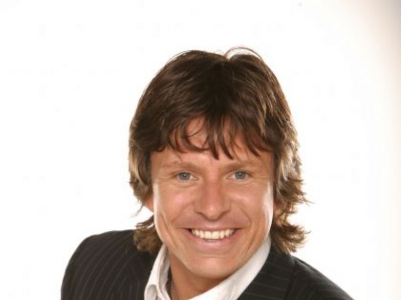 steve w compere and host